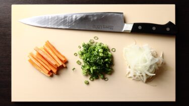 調理師専門学校で習う牛刀の持ち方、切り方、使い方