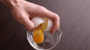 誰でも簡単にできる、片手で卵を割る方法/片手でたまご割り